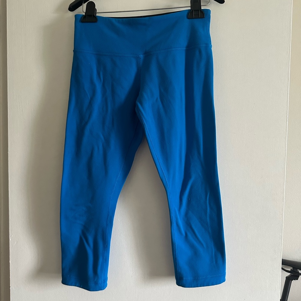 Lululemon Athletica Reversible Beaming Blue/Black Wunder Under Crop size 6 - Picture 10 of 14